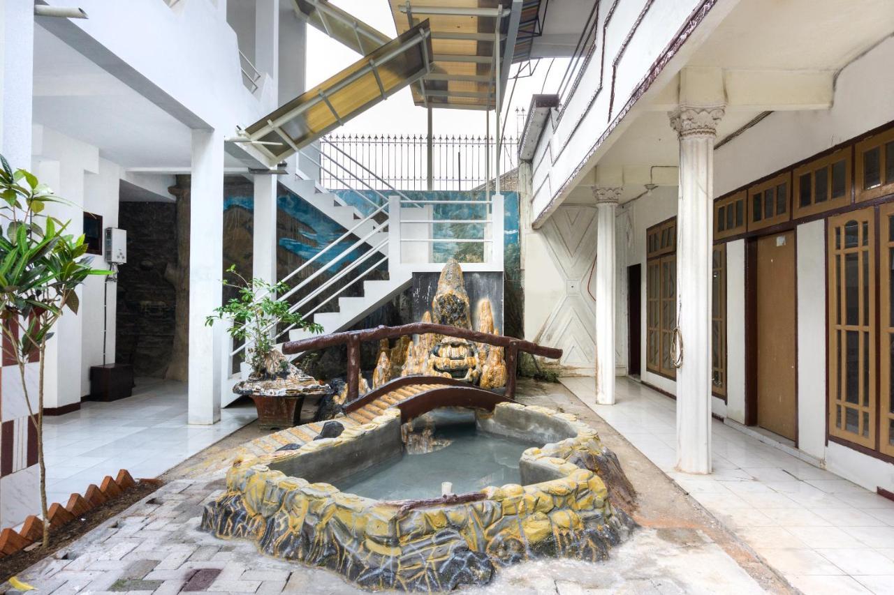 Hotel Reddoorz At Pujon Malang Batu  Exteriér fotografie